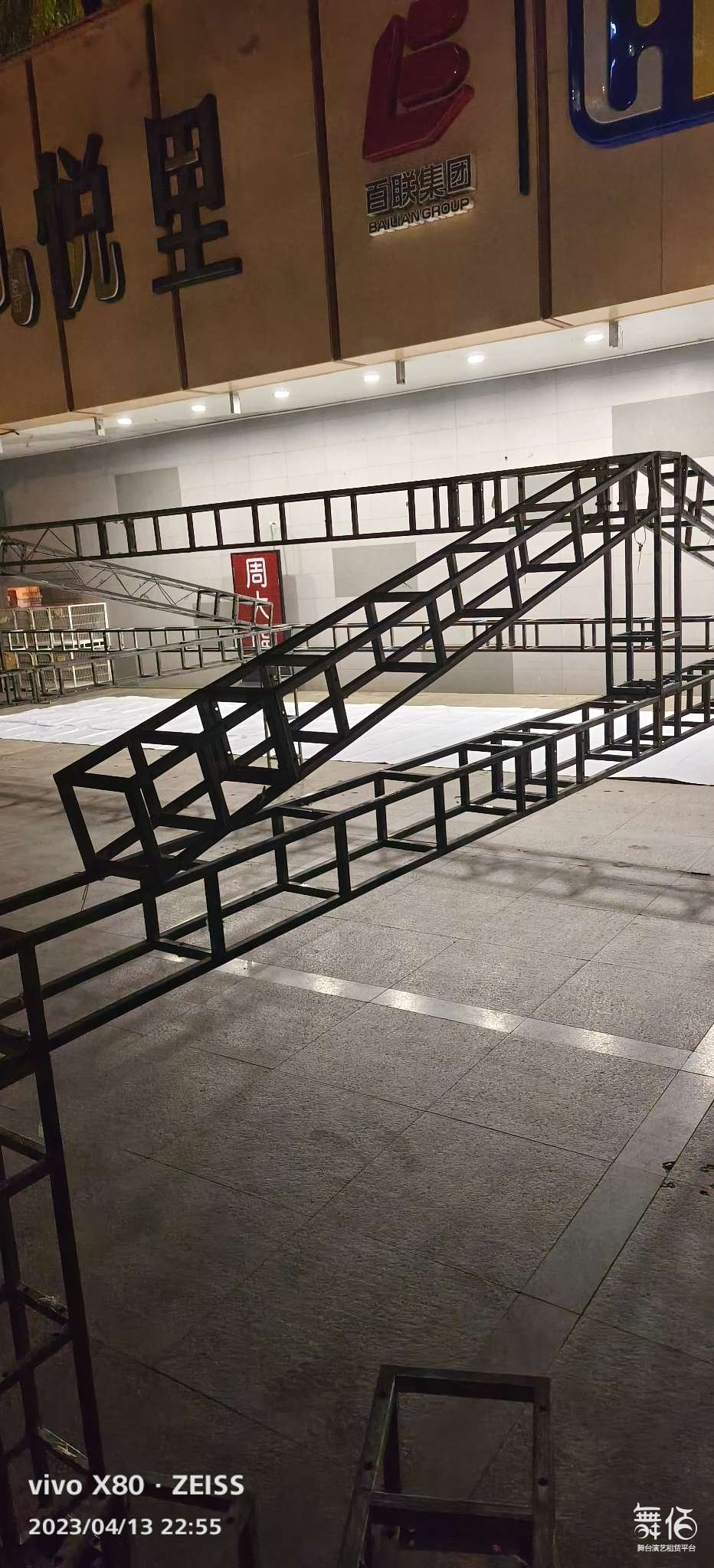 配图