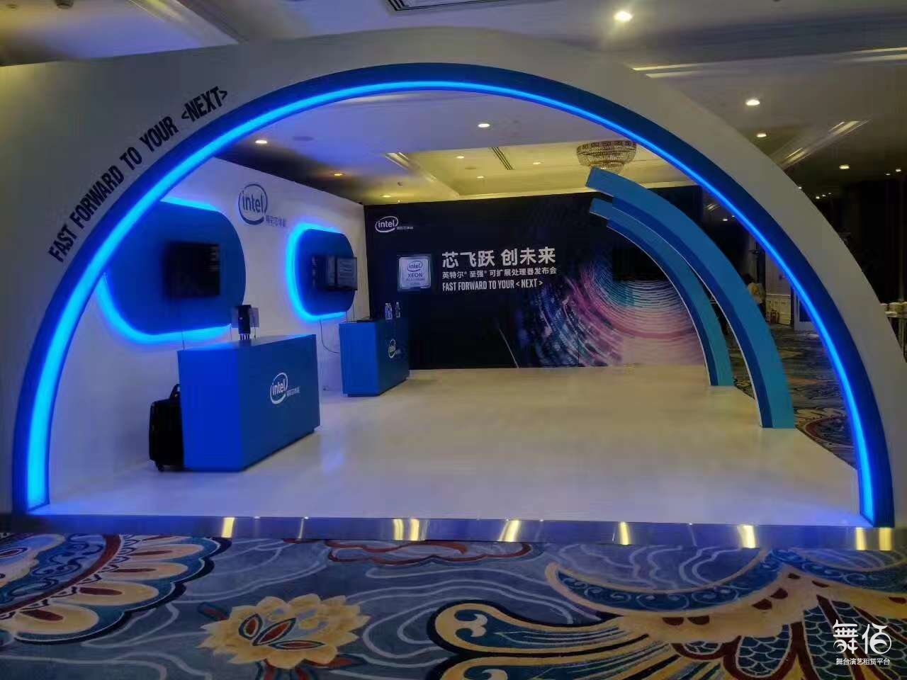 配图