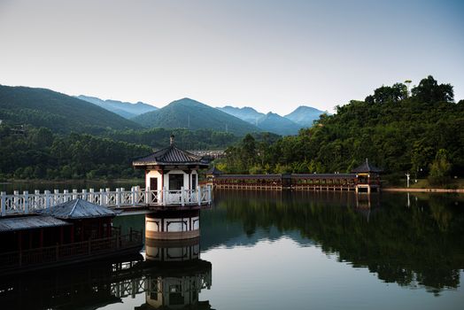 配图