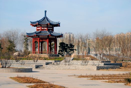配图