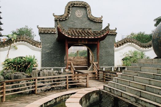 配图