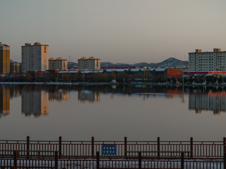 配图