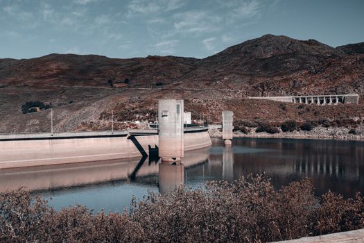 配图