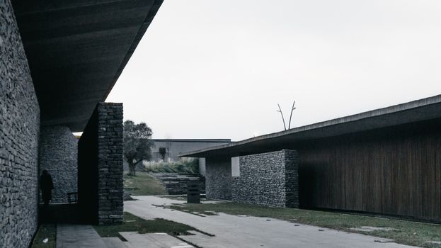 配图