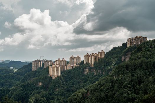 配图