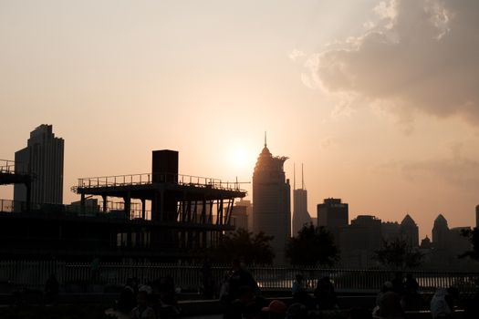 配图