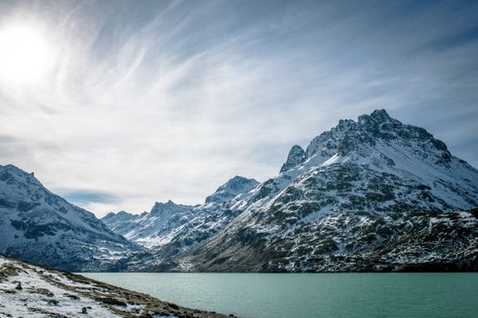 配图