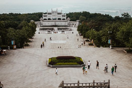 配图
