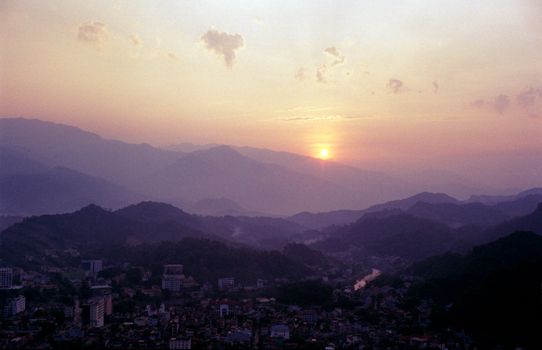 配图