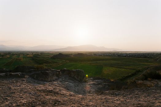 配图